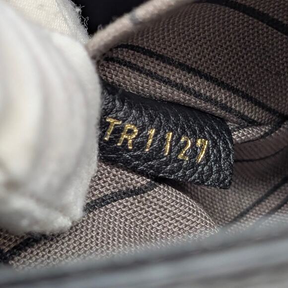 Louis Vuitton Empreinte Montaigne BB - Picture 14 of 16